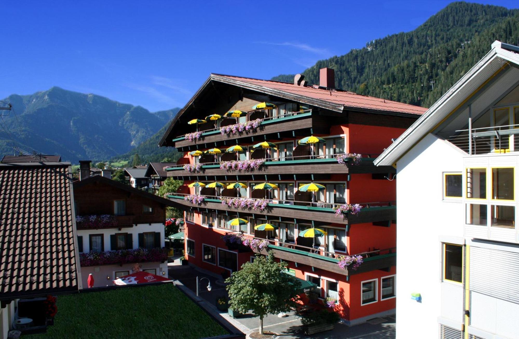 Hotel Tiroler Adler - Bed And Breakfast Waidring Exterior photo