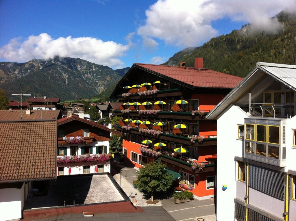 Hotel Tiroler Adler - Bed And Breakfast Waidring Exterior photo