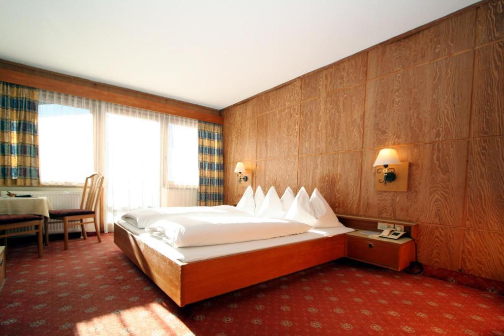 Hotel Tiroler Adler - Bed And Breakfast Waidring Room photo