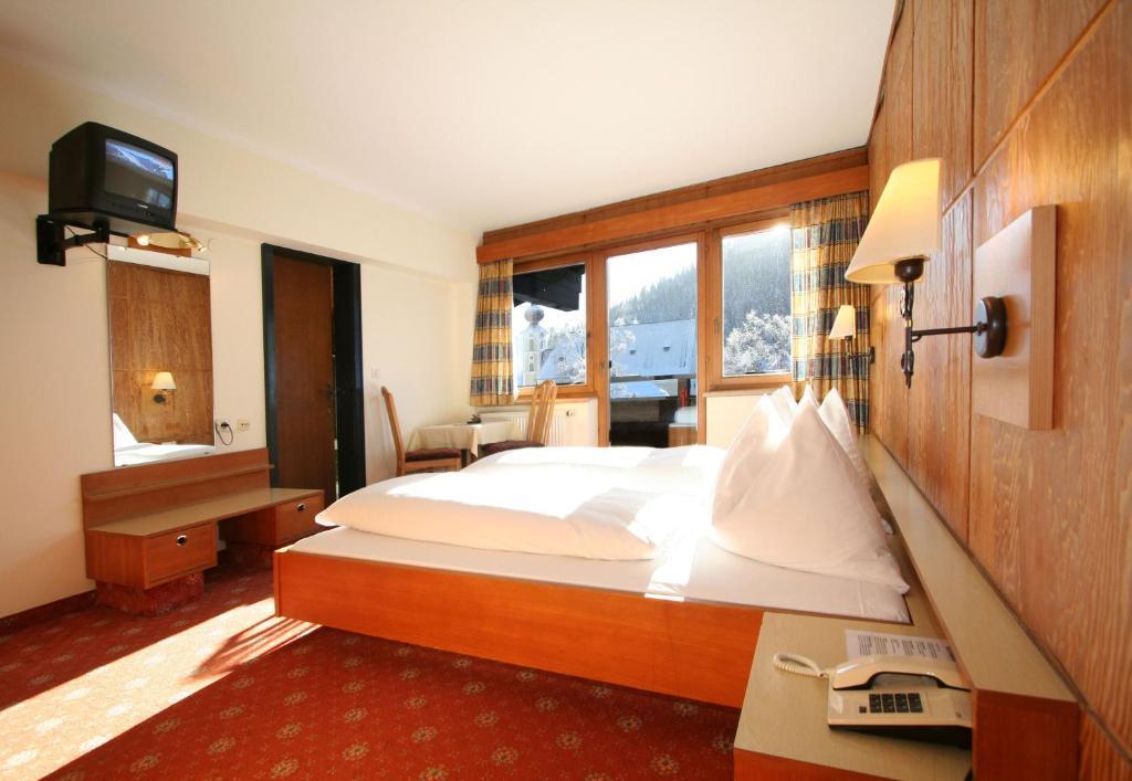 Hotel Tiroler Adler - Bed And Breakfast Waidring Room photo
